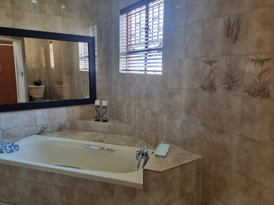 3 Bedroom Property for Sale in Meerhof North West